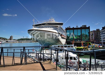台灣 基隆港 基隆 港口 旅遊 碼頭 港灣 船 出發 海港 客輪 郵輪 北台灣 港都 碼頭 港區 台灣 基隆港 基隆 港口 旅遊 碼頭 港灣 船 出發 海港 客輪 郵輪 北台灣 港都 碼頭 港區 32696026