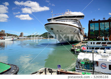 台灣 基隆港 基隆 港口 旅遊 碼頭 港灣 船 出發 海港 客輪 郵輪 北台灣 港都 碼頭 港區 台灣 基隆港 基隆 港口 旅遊 碼頭 港灣 船 出發 海港 客輪 郵輪 北台灣 港都 碼頭 港區 32696188