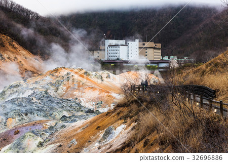 Couple at Jigokudani hell valley, Noboribetsu Couple at Jigokudani hell valley, Noboribetsu 32696886
