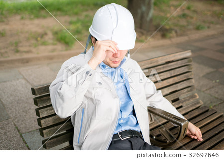 累了的工人 32697646