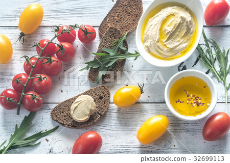 Hummus with tomatoes and bread Hummus with tomatoes and bread 32699113