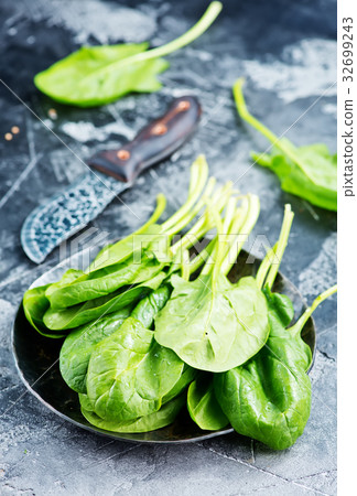 fresh spinach fresh spinach 32699243