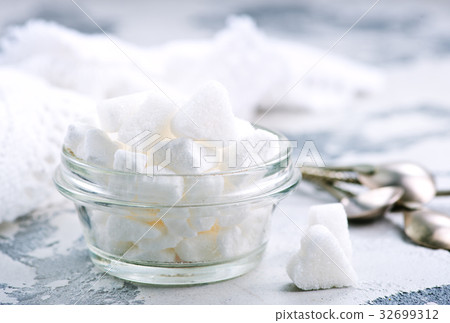 white sugar 32699312