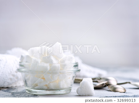 white sugar 32699313