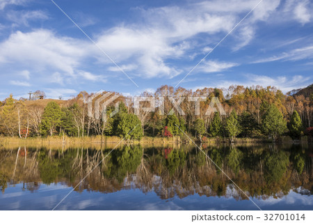 Autumn sunny Kido Pond 32701014