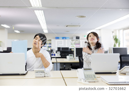 Air-conditioner It's hot and cold. 32701662