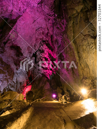 Hihara Cave 32701844