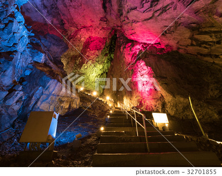 Hihara Cave 32701855