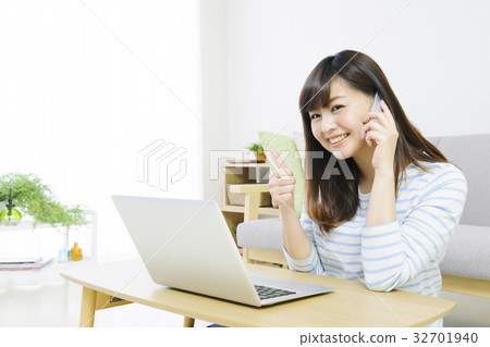 打計算機的小姐 32701940