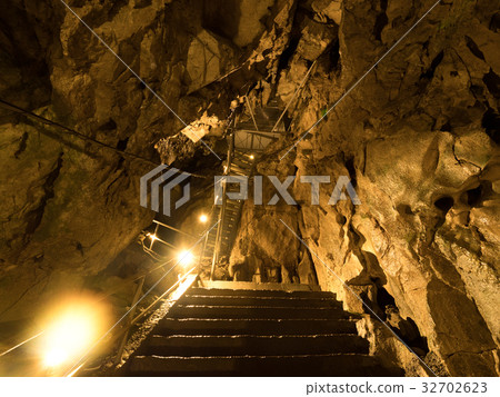 Hihara石灰石洞穴新堂 32702623