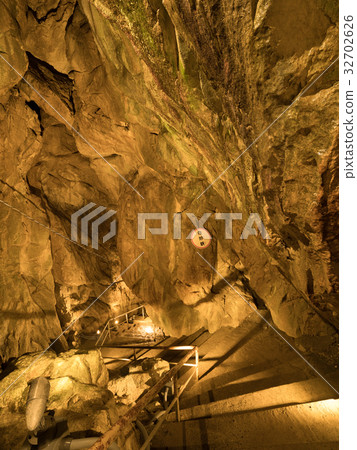 Hihara石灰石洞穴新堂 32702626