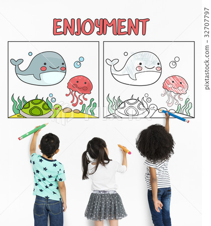 Children working on etwork graphic overlay background pad 32707797