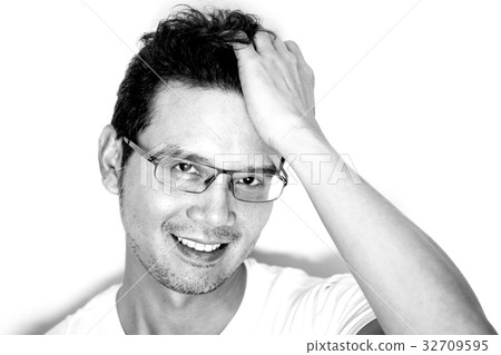 Portrait of handsome asian man Portrait of handsome asian man 32709595
