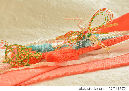 Crane and tortoise water Japanese style background Crane and tortoise water Japanese style background 32711272