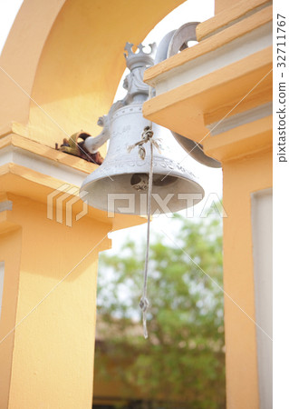 Lovers' bells 32711767