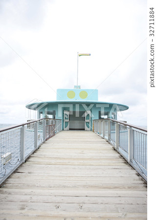 Fisheye underwater observation tower 32711884