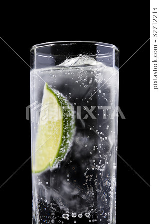 杜松子酒和補品 32712213