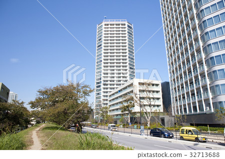 Tama Tsutsumi Street and high-rise apartment 32713688