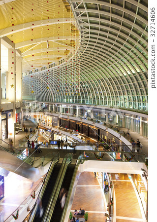 Shopping mall in Marina Bay Sands 32714606