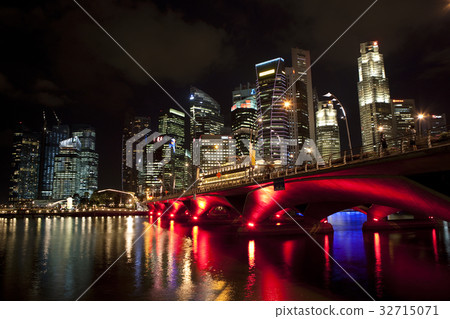 Night view of Raffles Place 32715071