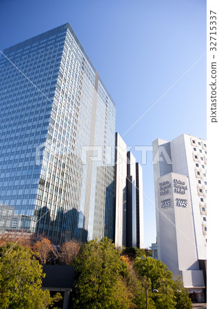 一座摩天大樓 32715337