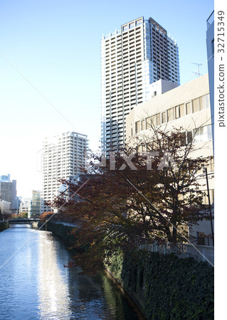 High rise apartment 32715349