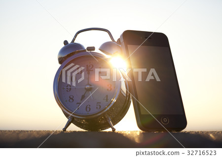智能手機和鬧鐘 32716523
