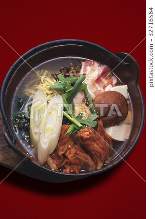 Kimchi Chigae 32716564