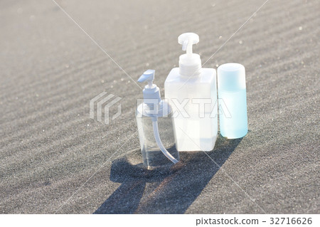 Moisturizing image Moisturizing image 32716626