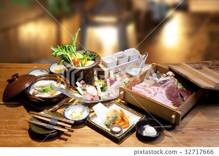 Japanese food Japanese food 32717666