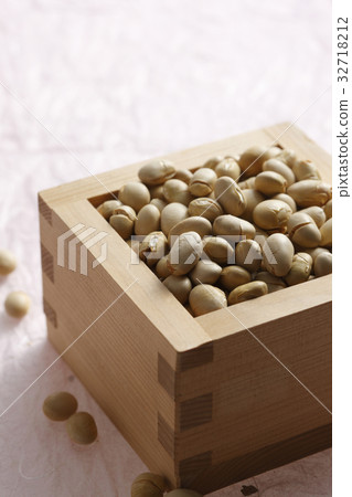 Beans that entered the square Beans that entered the square 32718212