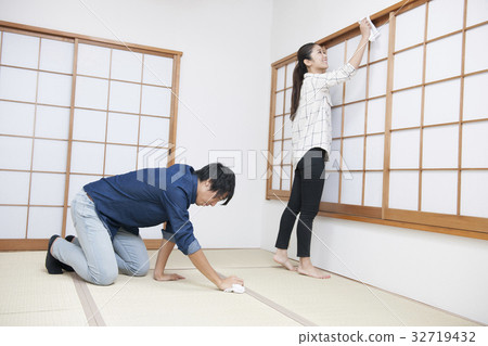 Japanese style cleaning Cleaning New life couple couple living together 32719432