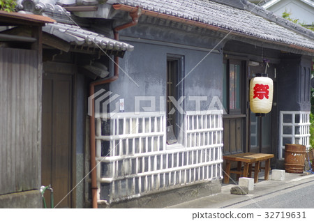 大分縣Tento Hita的祗園節用老房子裝飾的節日燈籠 32719631