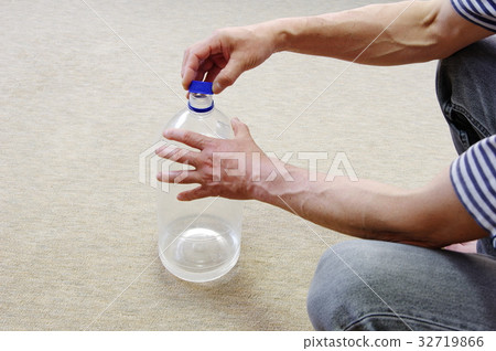 Open the lid of the big empty plastic bottle Open the lid of the big empty plastic bottle 32719866