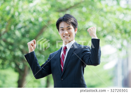 一個年輕的商人 32720301