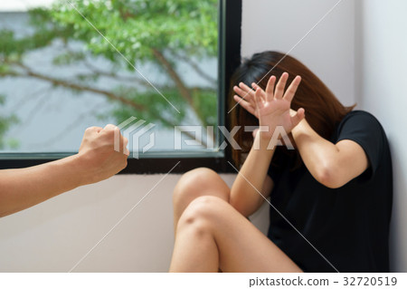 Man beat his fear wife or woman on the floor - crime and violenc 32720519