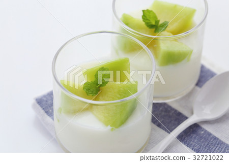 Melon's panna cotta 32721022