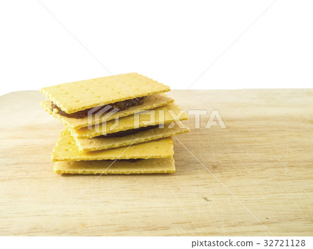 Pineapple sandwish 32721128