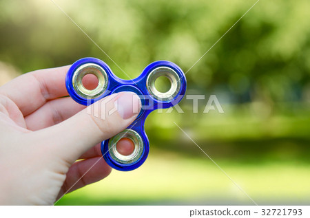 Fidget spinner in hand close up Fidget spinner in hand close up 32721793