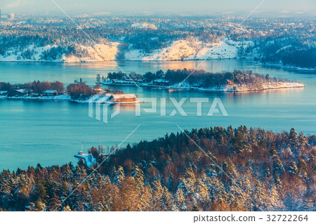 Winter Scandinavian scenery 32722264