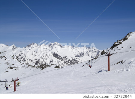 Chair-lift at ski resort 32722944