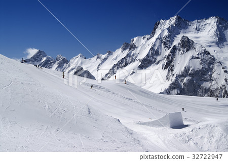Snowboard park Snowboard park 32722947