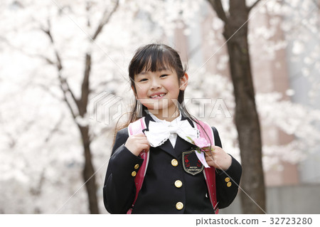 Entrance ceremony 32723280