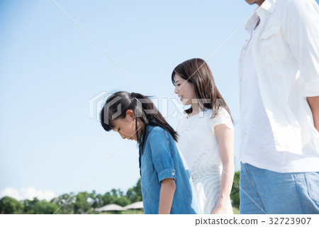 Ocean family Ocean family 32723907