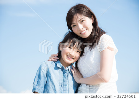 Ocean family Ocean family 32724501