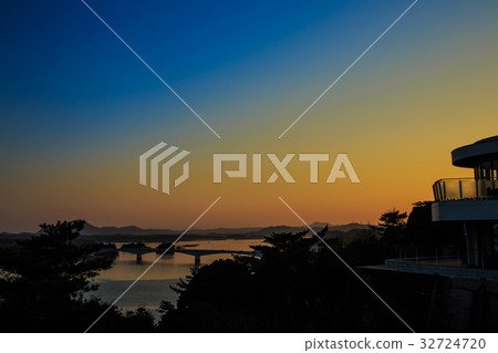 Amakusa Matsushima觀景台的Amakusa Gotenbashi的黎明 Amakusa Matsushima觀景台的Amakusa Gotenbashi的黎明 32724720