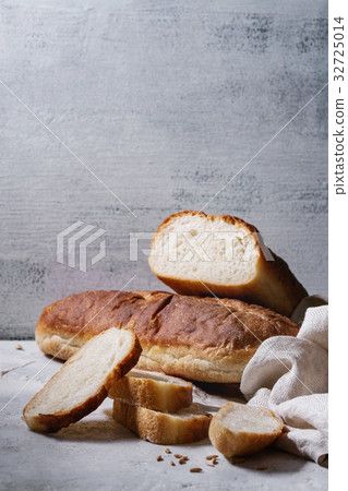 Homemade white wheat bread 32725014