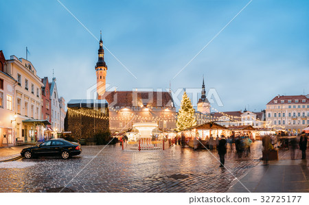 Christmas Market On Town Hall Square In Tallinn 32725177