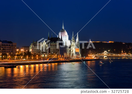 Parliament Hall in Budapest, Hungary Parliament Hall in Budapest, Hungary 32725728