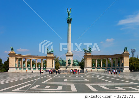 Heroes Square in Budapest, Hungary 32725733